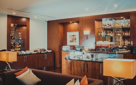 Лаунж-зона в отеле «Premier Palace Hotel Kharkiv» во Львове. Снять номер по акции